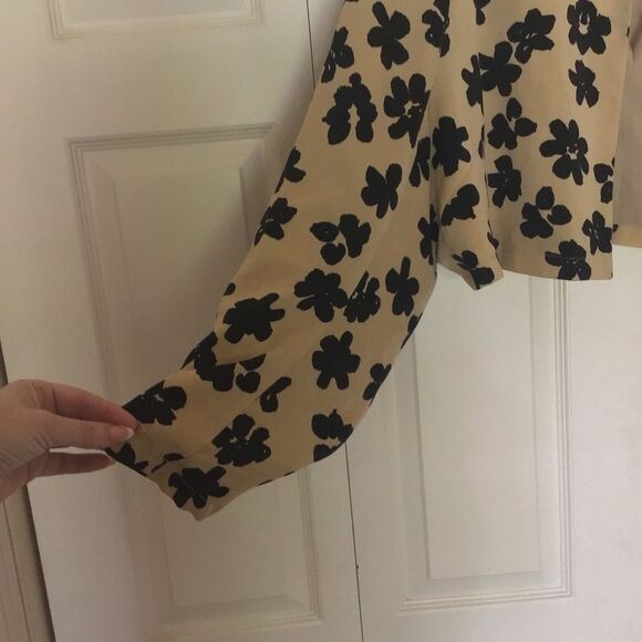 Rebdolls Floral Beige and Black Cardigan - Picture 3 of 6